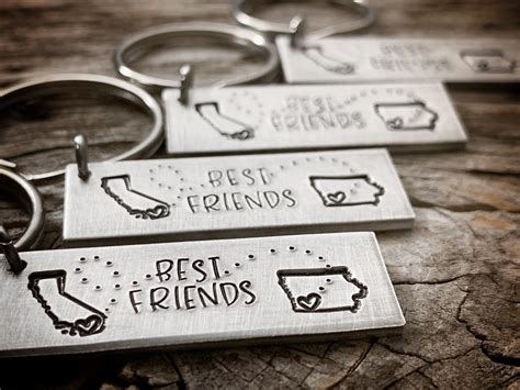 what is a good gift for a long distance best friend